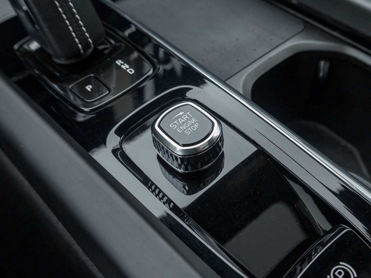 Volvo XC60 B6 AWD R-Design  BOWER & WILKINS  21 ALLOY WHEEL 2022-18