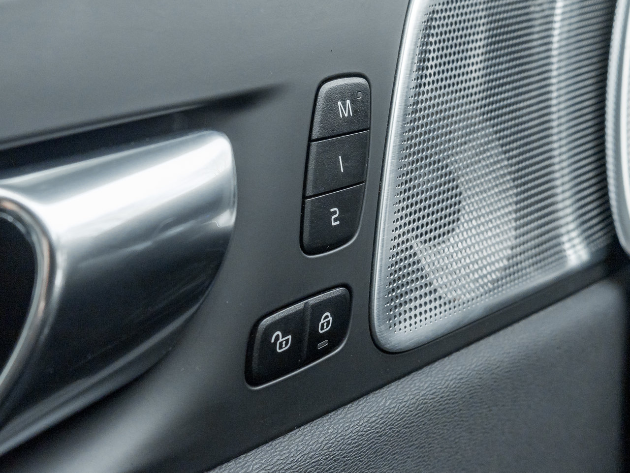 Volvo XC60 B6 AWD R-Design  BOWER & WILKINS  21 ALLOY WHEEL 2022-15