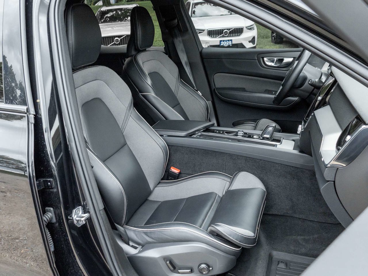 2022 Volvo XC60 R-Design-24