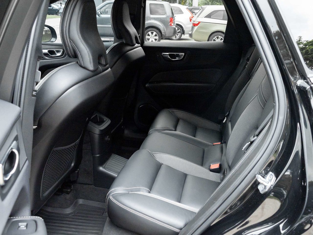 2022 Volvo XC60 R-Design-25