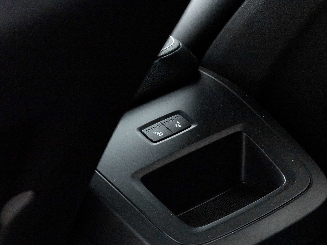 2022 Volvo XC60 R-Design-26