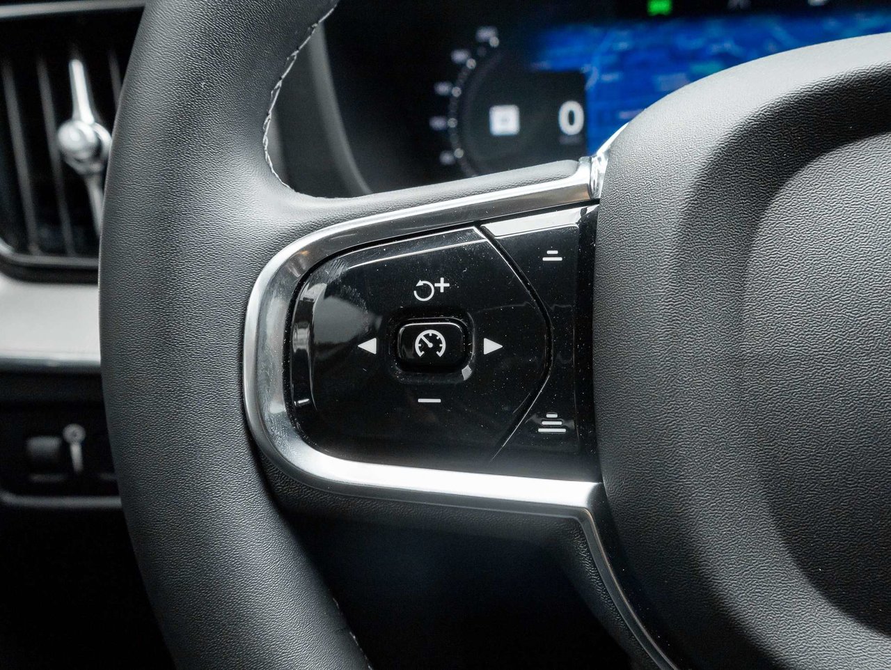 2022 Volvo XC60 R-Design-11