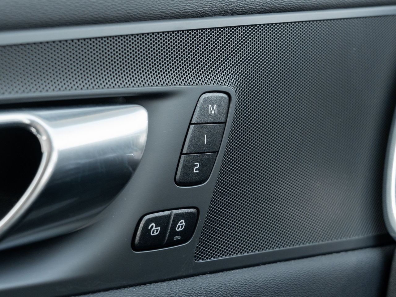 Volvo XC60 B5 AWD Momentum LOW KM  CPO FINANCE RATE fr 3.49%* 2022-13