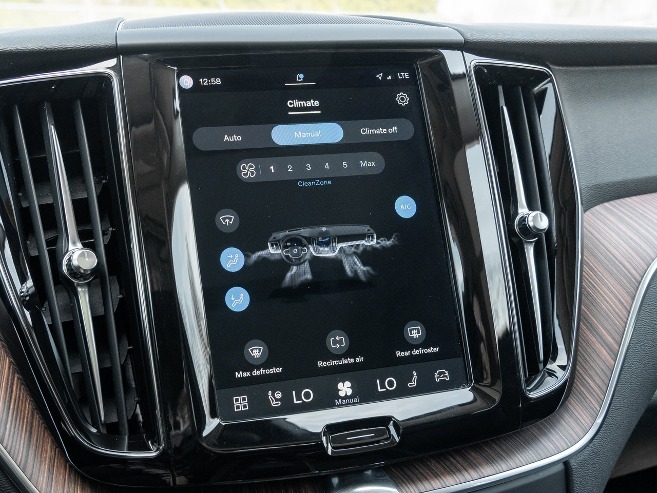 Volvo XC60 B5 AWD Momentum LOW KM  CPO FINANCE RATE fr 3.49%* 2022-17