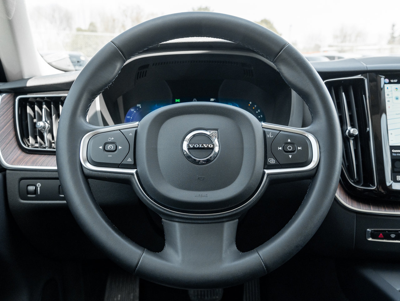 Volvo XC60 B5 AWD Momentum LOW KM  CPO FINANCE RATE fr 3.49%* 2022-7