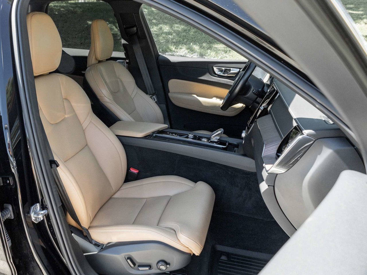 2022 Volvo XC60 Inscription-25