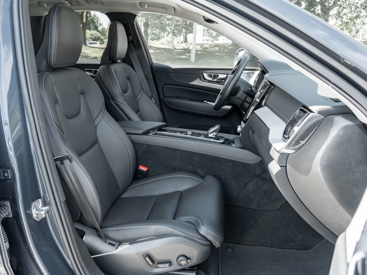 2022 Volvo XC60 INSCRIPTION  BOWERS & WILKINS  ADVANCED PACK  CPO-22