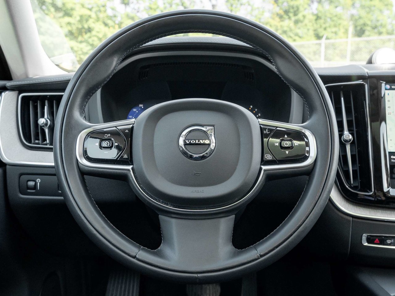 2022 Volvo XC60 INSCRIPTION  BOWERS & WILKINS  ADVANCED PACK  CPO-7
