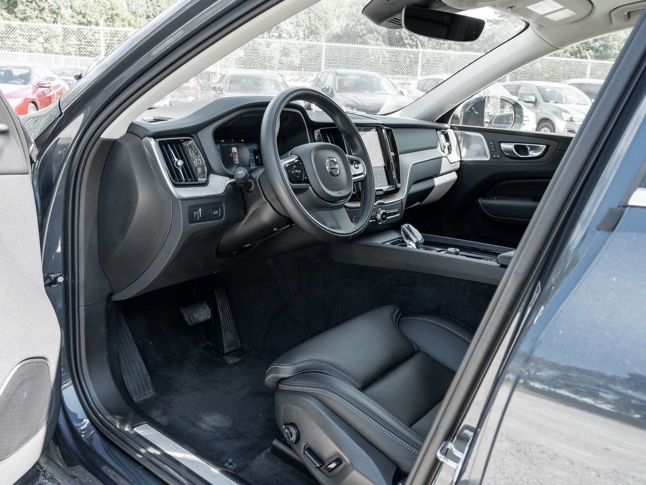2022 Volvo XC60 INSCRIPTION  BOWERS & WILKINS  ADVANCED PACK  CPO-6