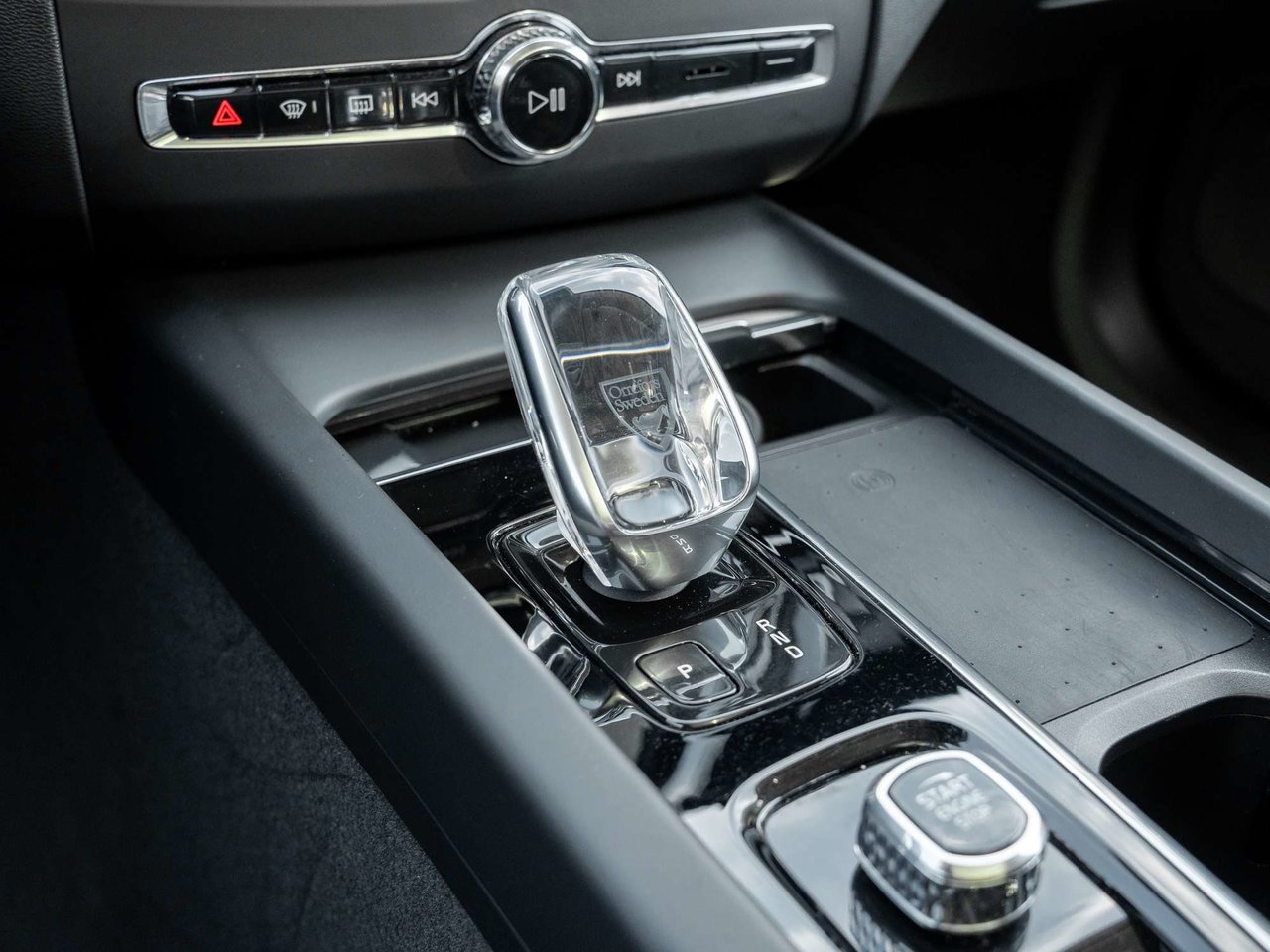 2022 Volvo XC60 INSCRIPTION  BOWERS & WILKINS  ADVANCED PACK  CPO-16
