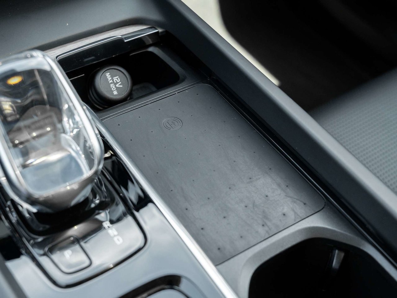 2022 Volvo XC60 INSCRIPTION  BOWERS & WILKINS  ADVANCED PACK  CPO-17