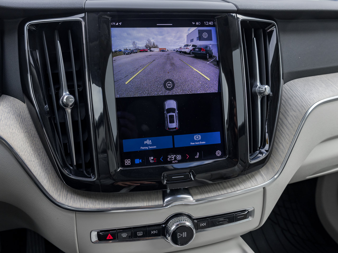 2023 Volvo XC60 B6 AWD Plus Bright Theme  OFF LEASE  ONE OWNER-12