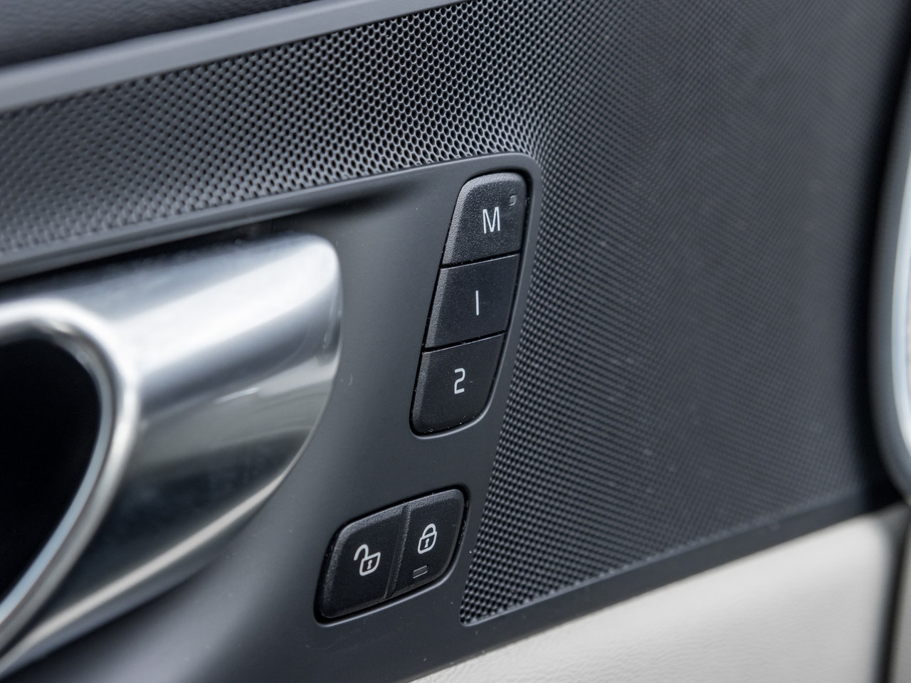 2023 Volvo XC60 B6 AWD Plus Bright Theme  OFF LEASE  ONE OWNER-14