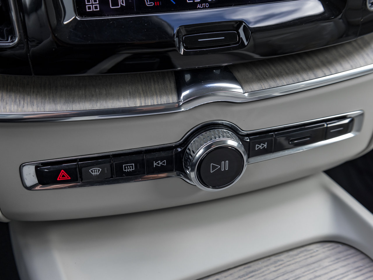 2023 Volvo XC60 B6 AWD Plus Bright Theme  OFF LEASE  ONE OWNER-16