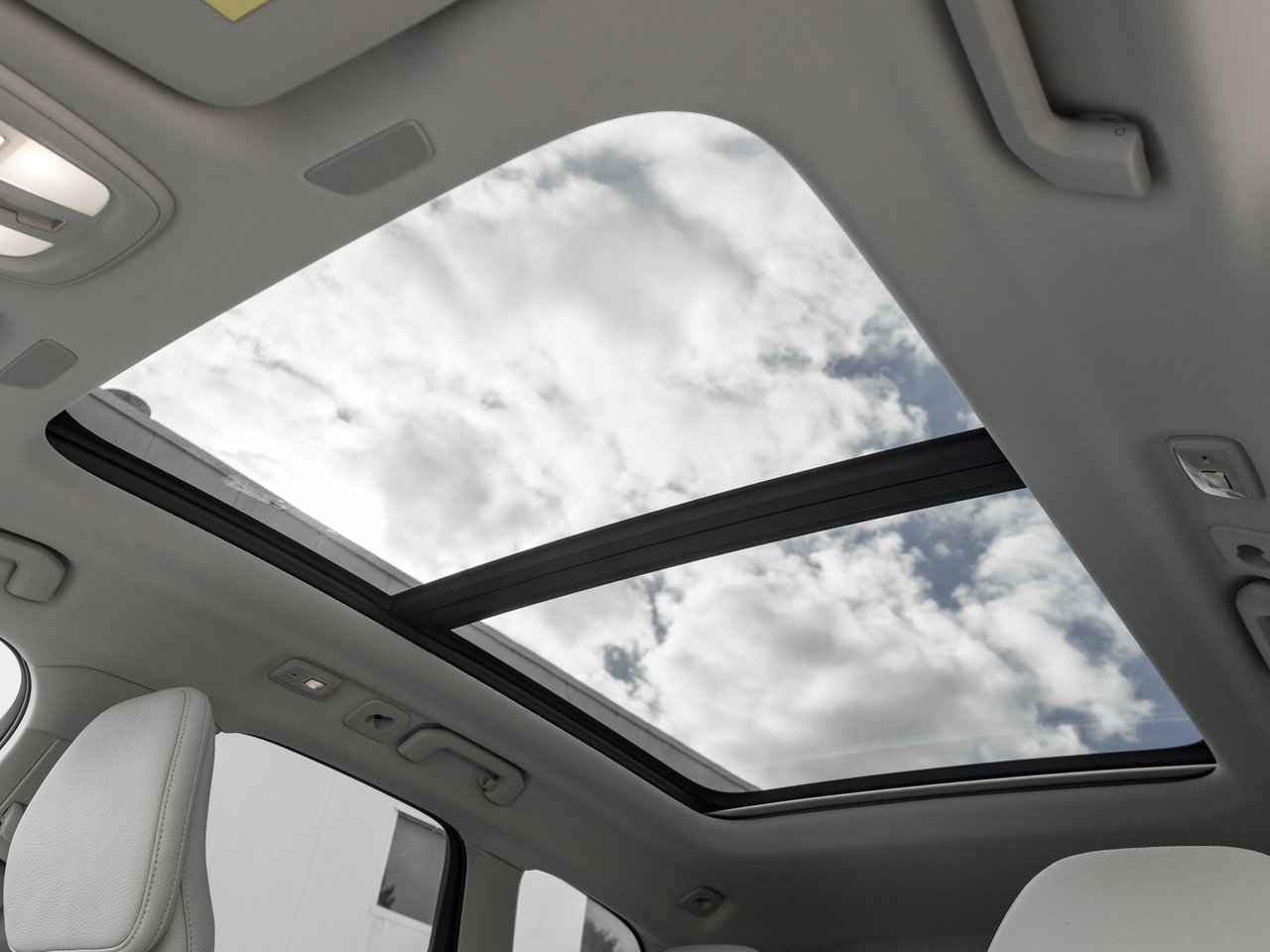 2023 Volvo XC60 B6 AWD Plus Bright Theme  OFF LEASE  ONE OWNER-19