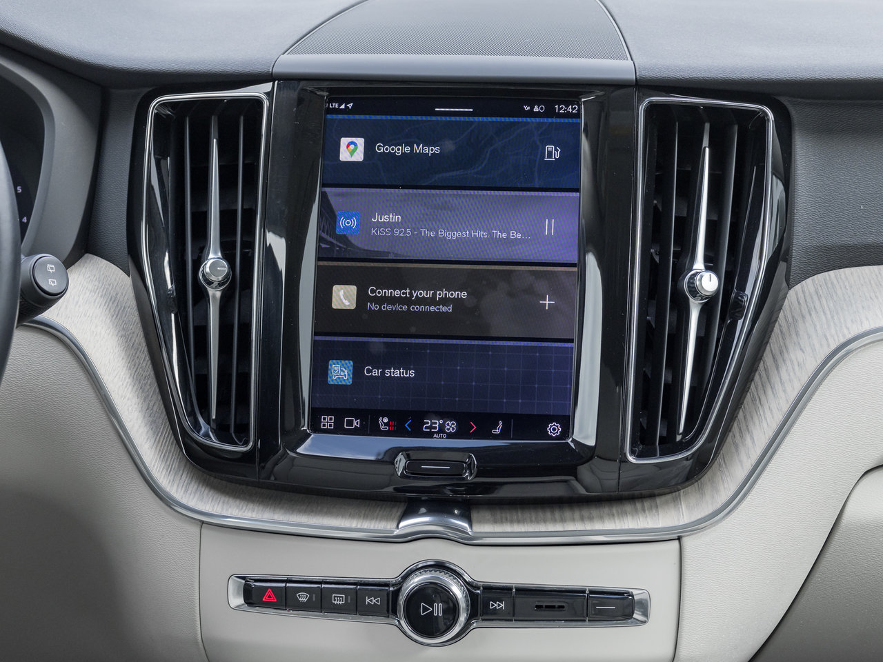 2023 Volvo XC60 B6 AWD Plus Bright Theme  OFF LEASE  ONE OWNER-24