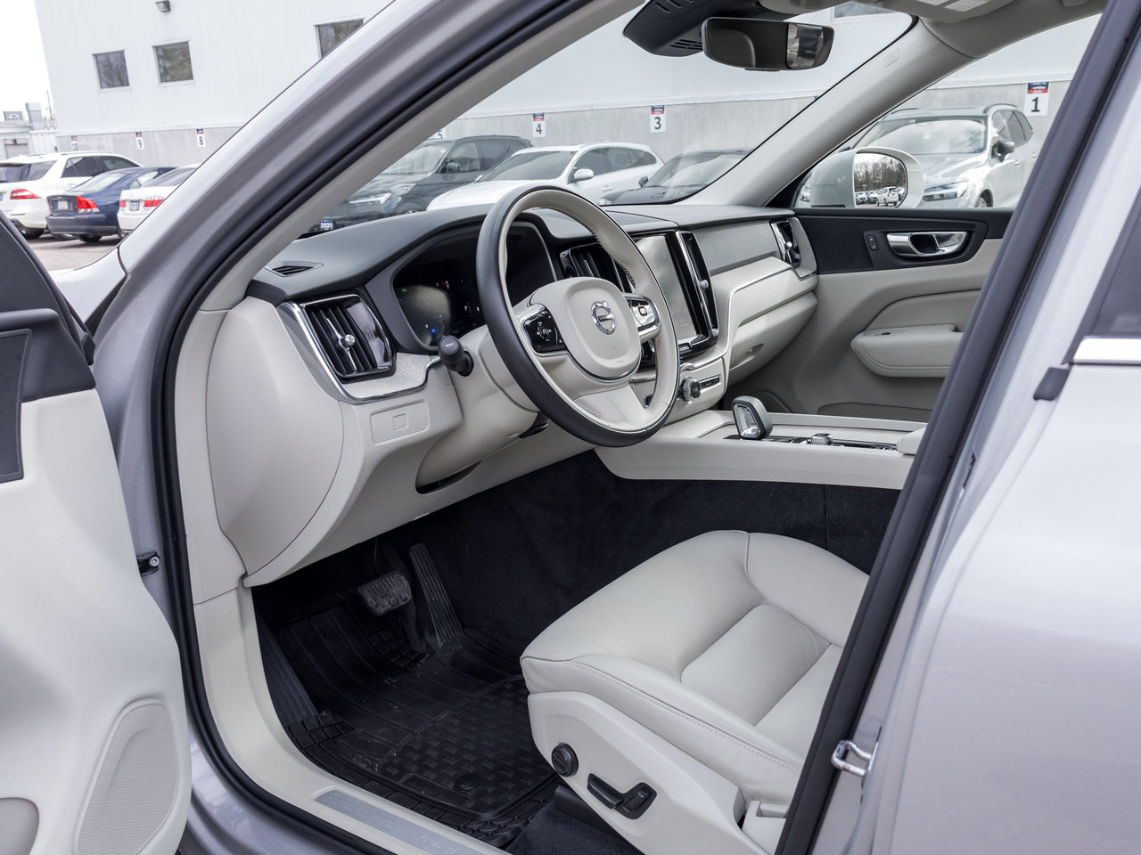 2023 Volvo XC60 B6 AWD Plus Bright Theme  OFF LEASE  ONE OWNER-6