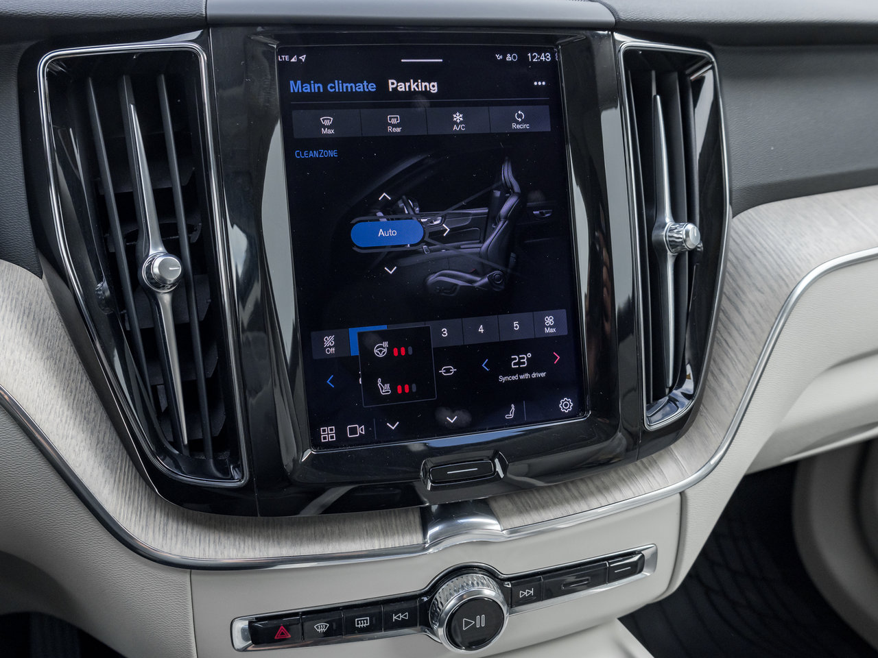 2023 Volvo XC60 B6 AWD Plus Bright Theme  OFF LEASE  ONE OWNER-17