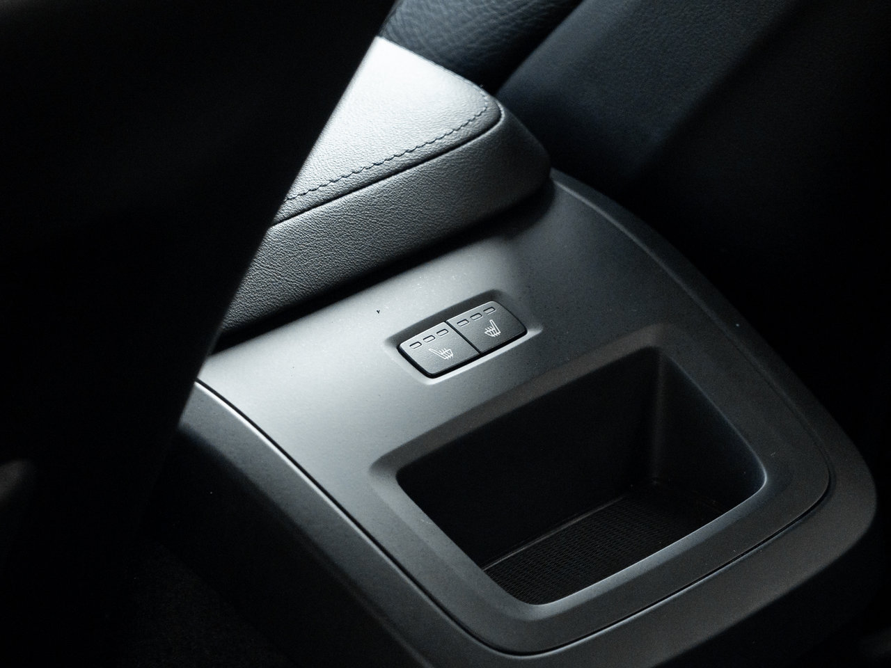 2023 Volvo XC60 B6 AWD PLUS  OFF LEASE  ACCIDENTS FREE-22