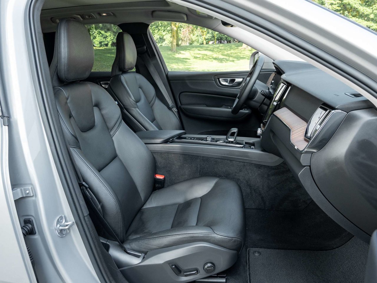 2023 Volvo XC60 Plus Bright Theme-20