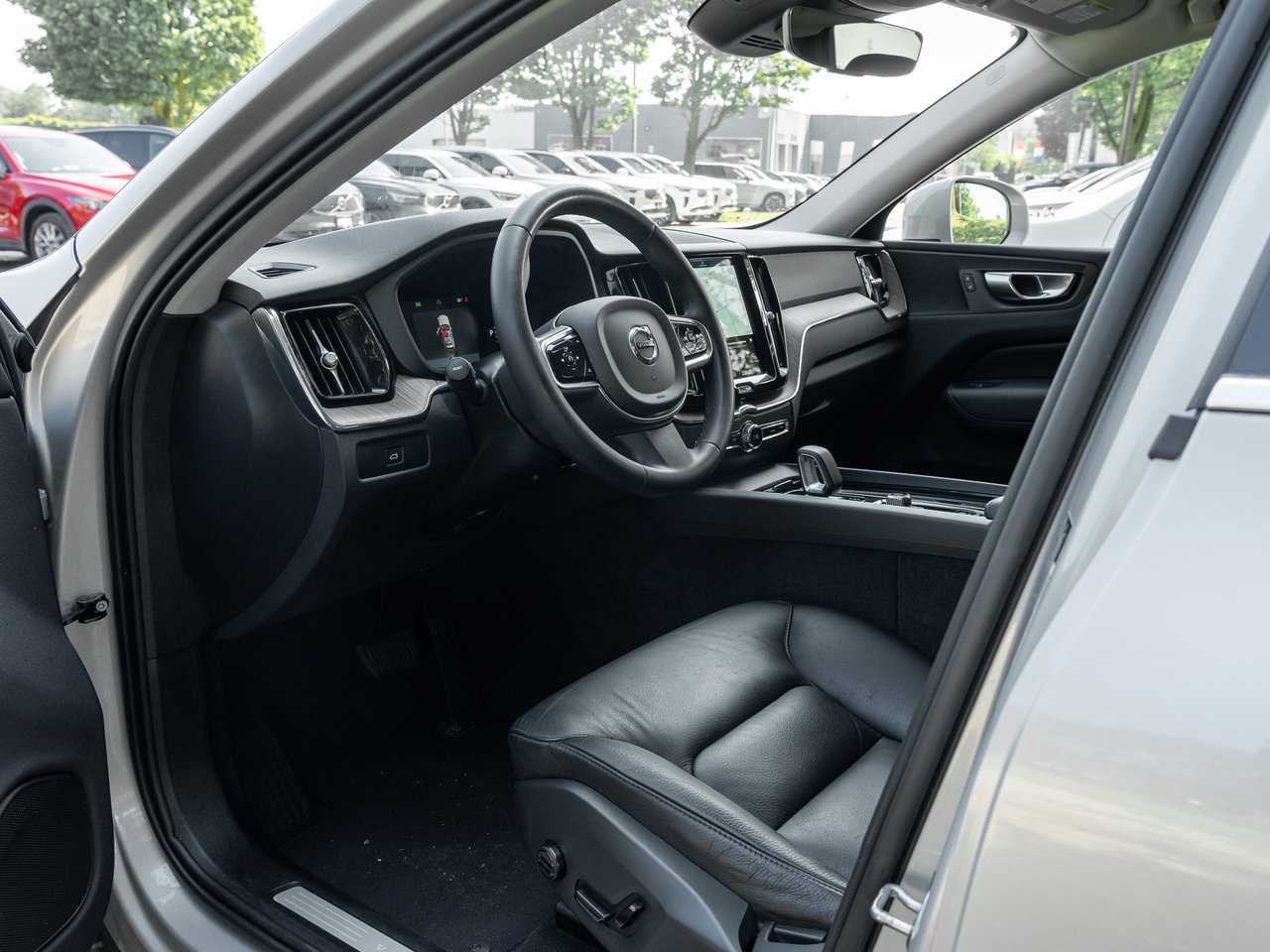 2023 Volvo XC60 B6 AWD PLUS  OFF LEASE  ACCIDENTS FREE-6