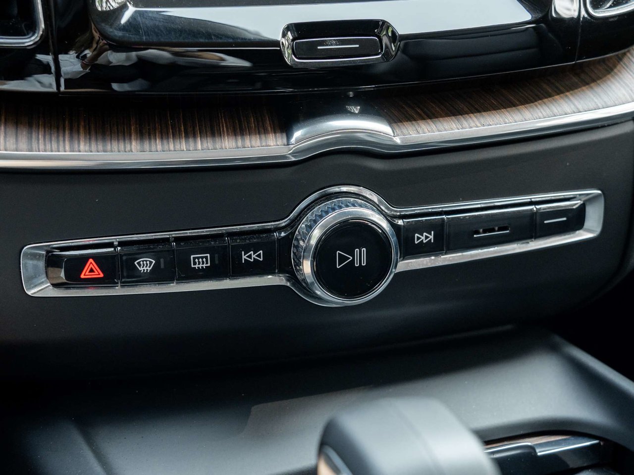 2023 Volvo XC60 Plus Bright Theme-16