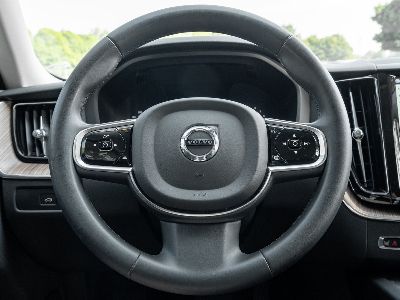 2023 Volvo XC60 B6 AWD PLUS  OFF LEASE  ACCIDENTS FREE-7