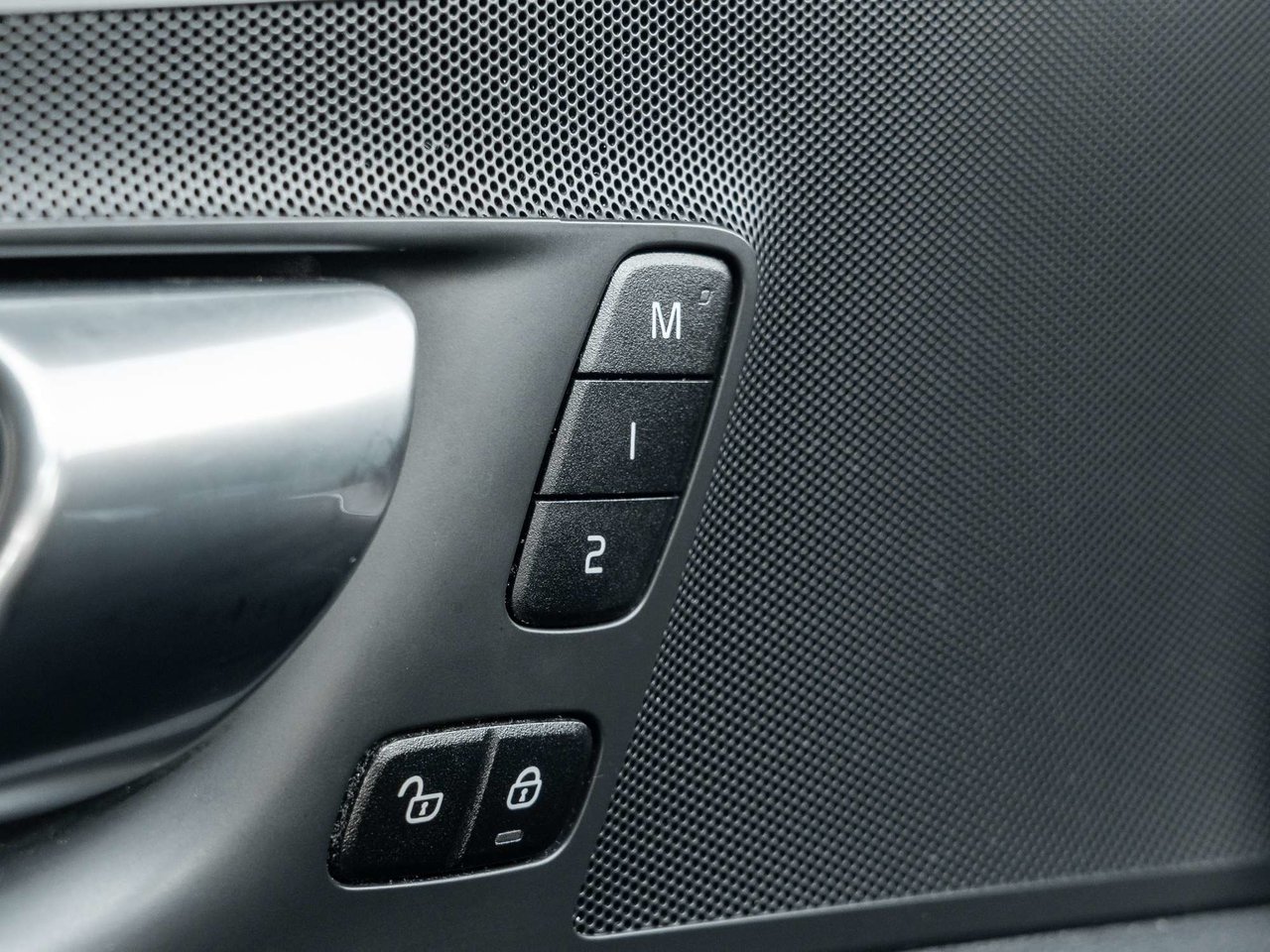 2023 Volvo XC60 Plus Bright Theme-14