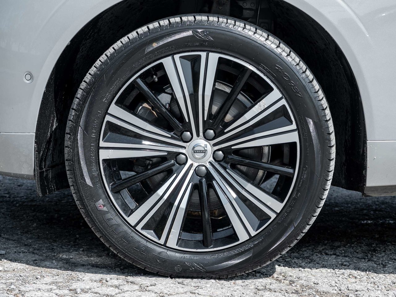 2023 Volvo XC60 Plus Bright Theme-3