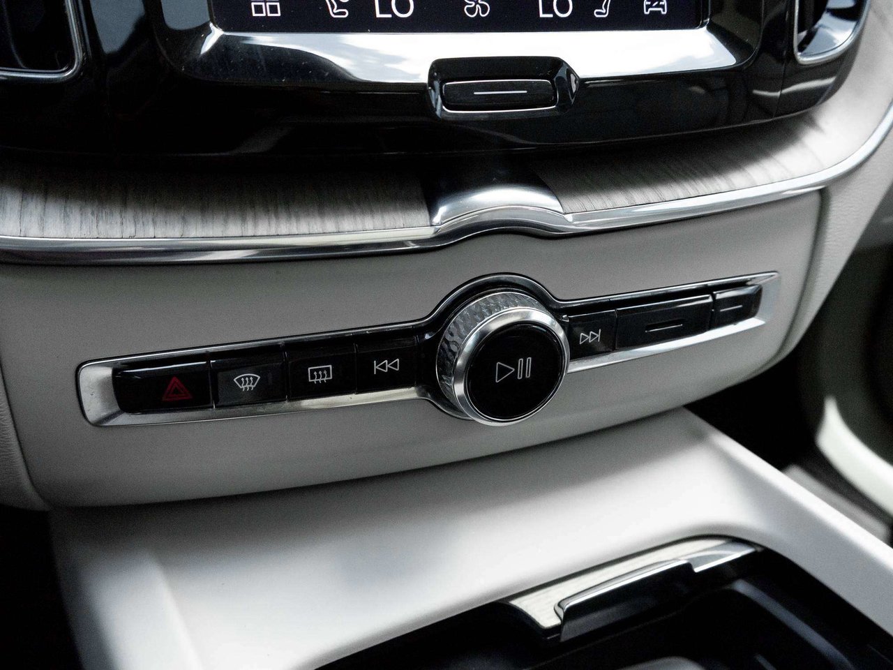 2023 Volvo XC60 Plus Bright Theme-14