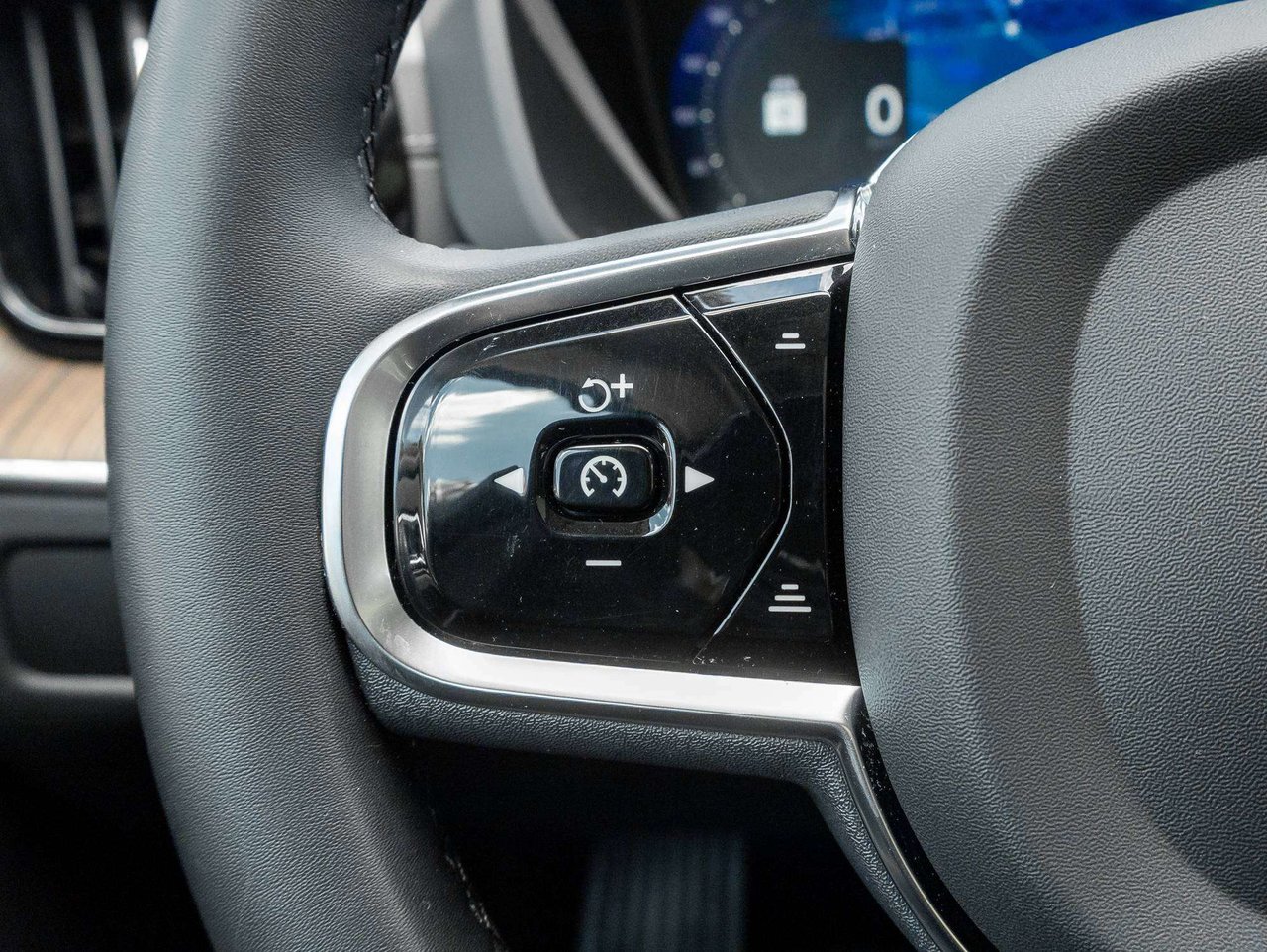2023 Volvo XC60 Ultimate Bright Theme-10