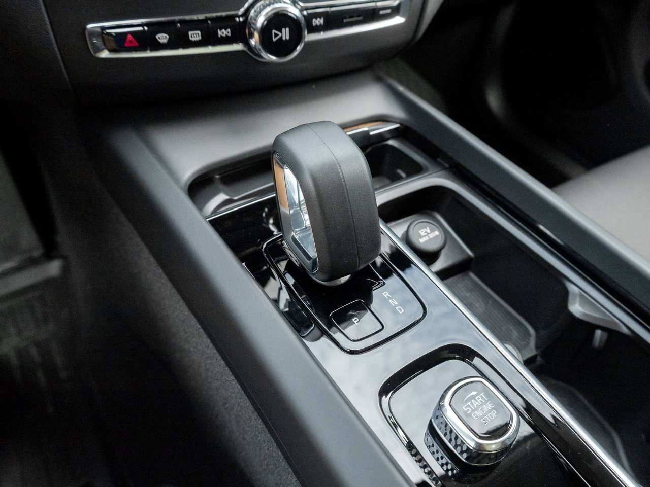 Volvo XC60 PLUS DARK THEME^Harman Kardon^New Brakes 2023-17