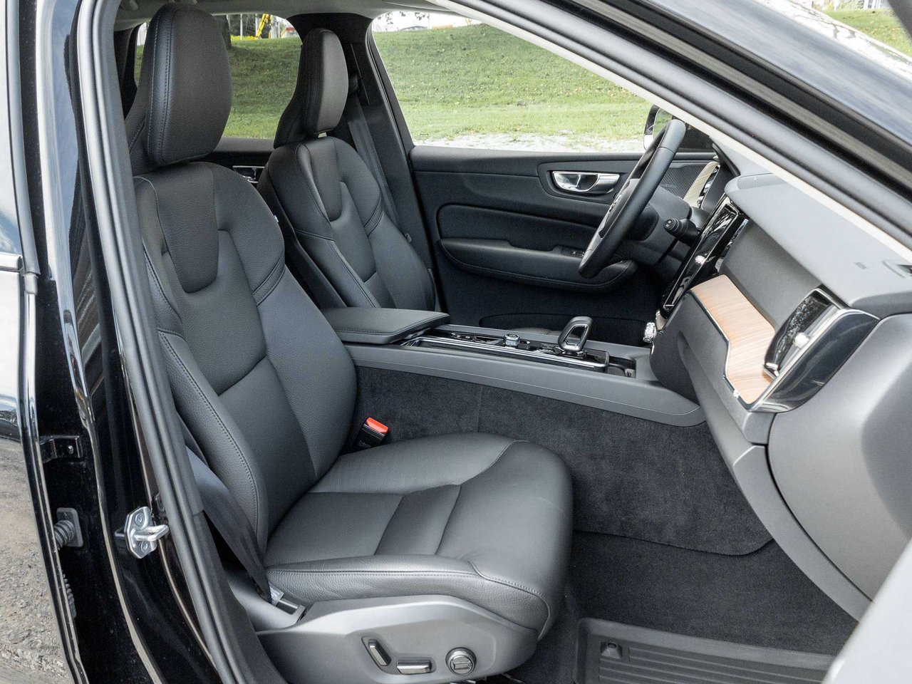 Volvo XC60 PLUS DARK THEME^Harman Kardon^New Brakes 2023-22