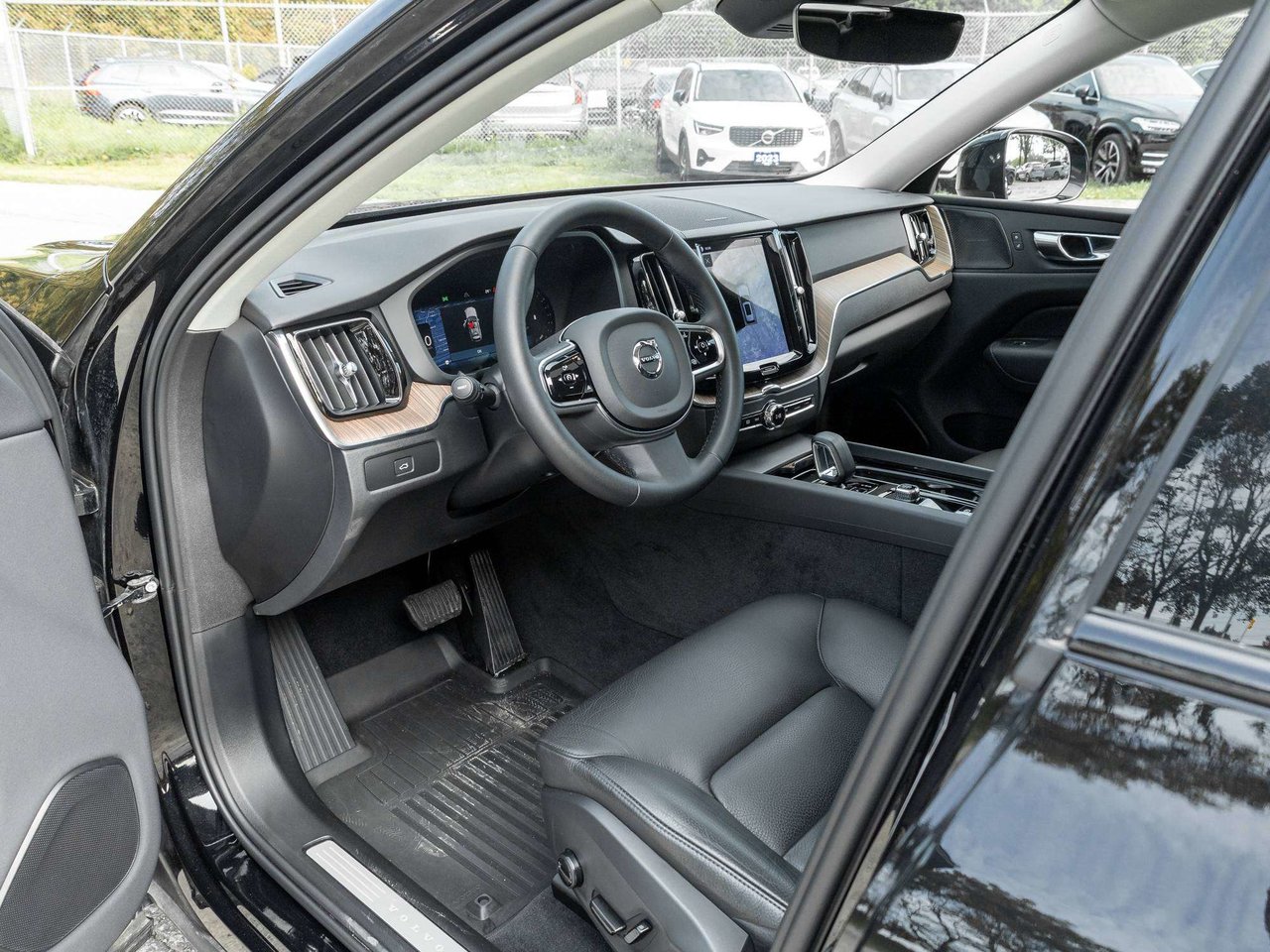 Volvo XC60 PLUS DARK THEME^Harman Kardon^New Brakes 2023-6