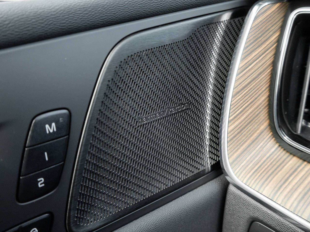Volvo XC60 PLUS DARK THEME^Harman Kardon^New Brakes 2023-16