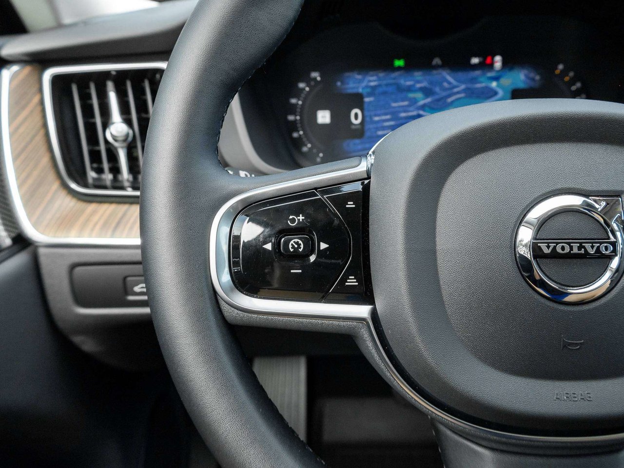 Volvo XC60 PLUS DARK THEME^Harman Kardon^New Brakes 2023-10