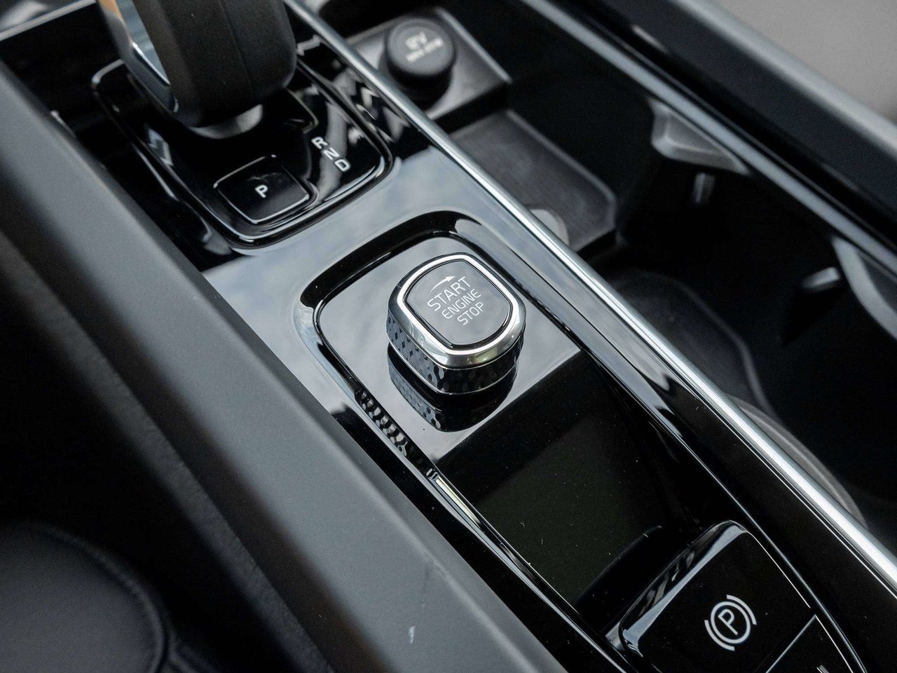 Volvo XC60 PLUS DARK THEME^Harman Kardon^New Brakes 2023-18