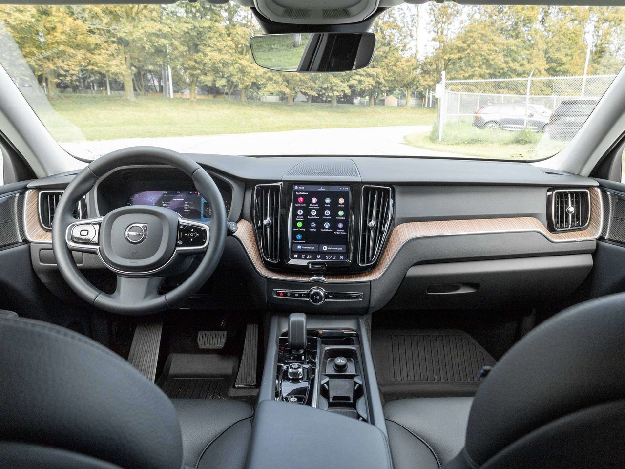 Volvo XC60 PLUS DARK THEME^Harman Kardon^New Brakes 2023-25