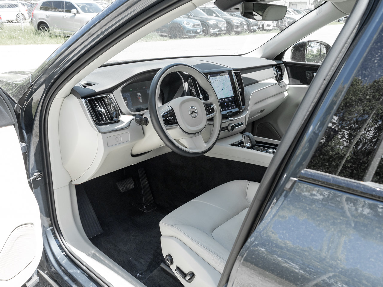 2024 Volvo XC60 B5 AWD PLUS  OFF LEASE  NO ACCIDENTS  CPO-6