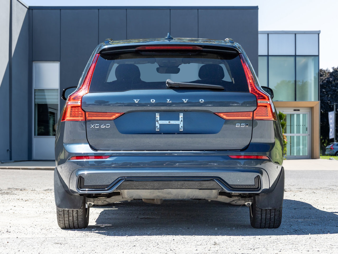 2024 Volvo XC60 B5 AWD PLUS  NON DAILY RENTAL  OFF LEASE  CPO-5