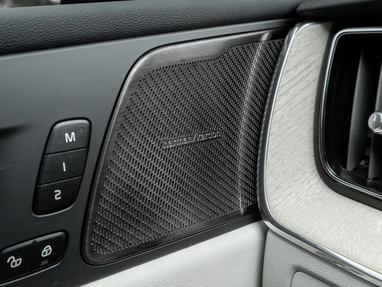 2024 Volvo XC60 B5 AWD PLUS  HARMAN KARDON  OFF LEASE  CPO  LOW KM-16
