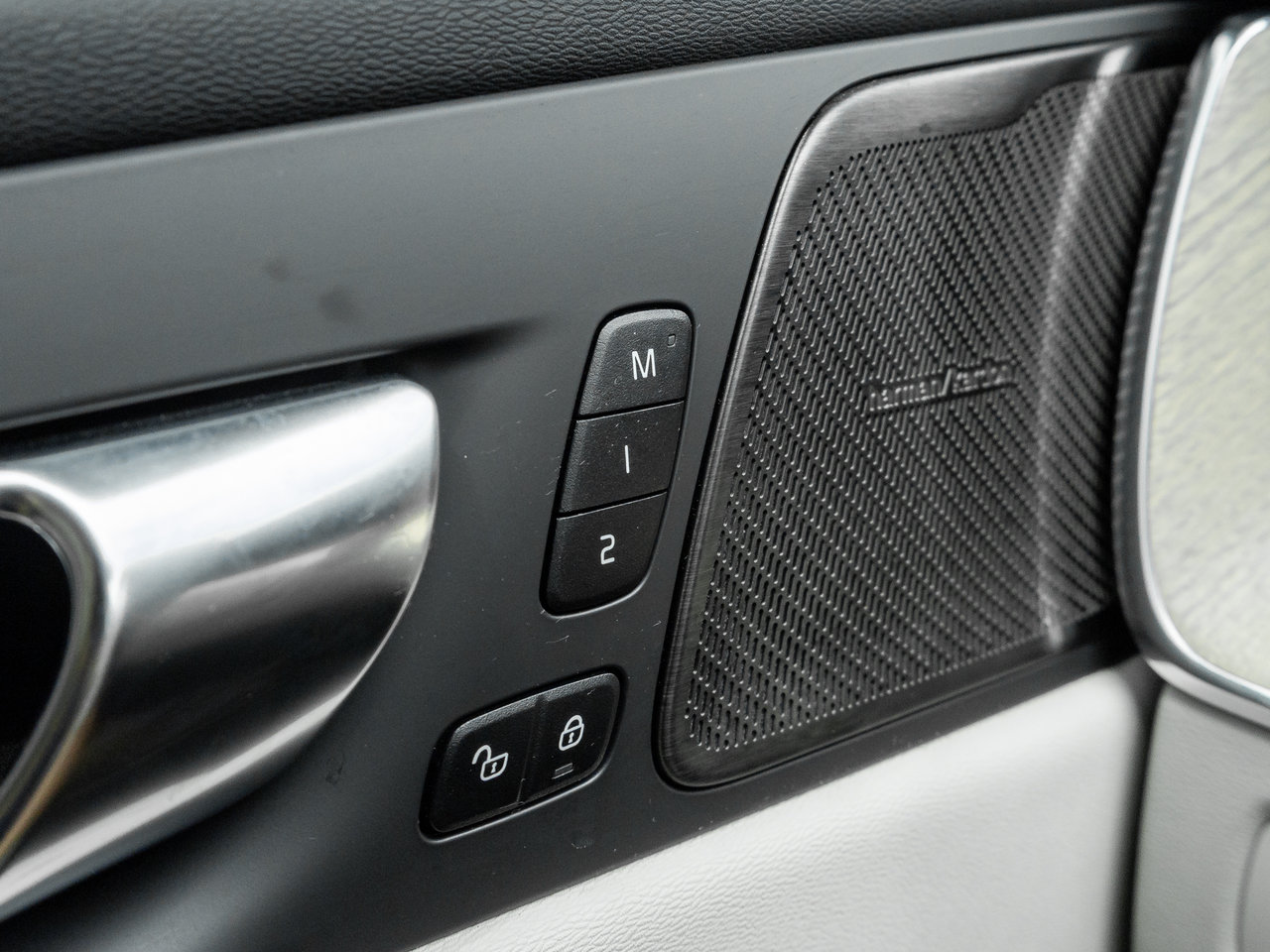 2024 Volvo XC60 B5 AWD PLUS  HARMAN KARDON  OFF LEASE  CPO  LOW KM-15