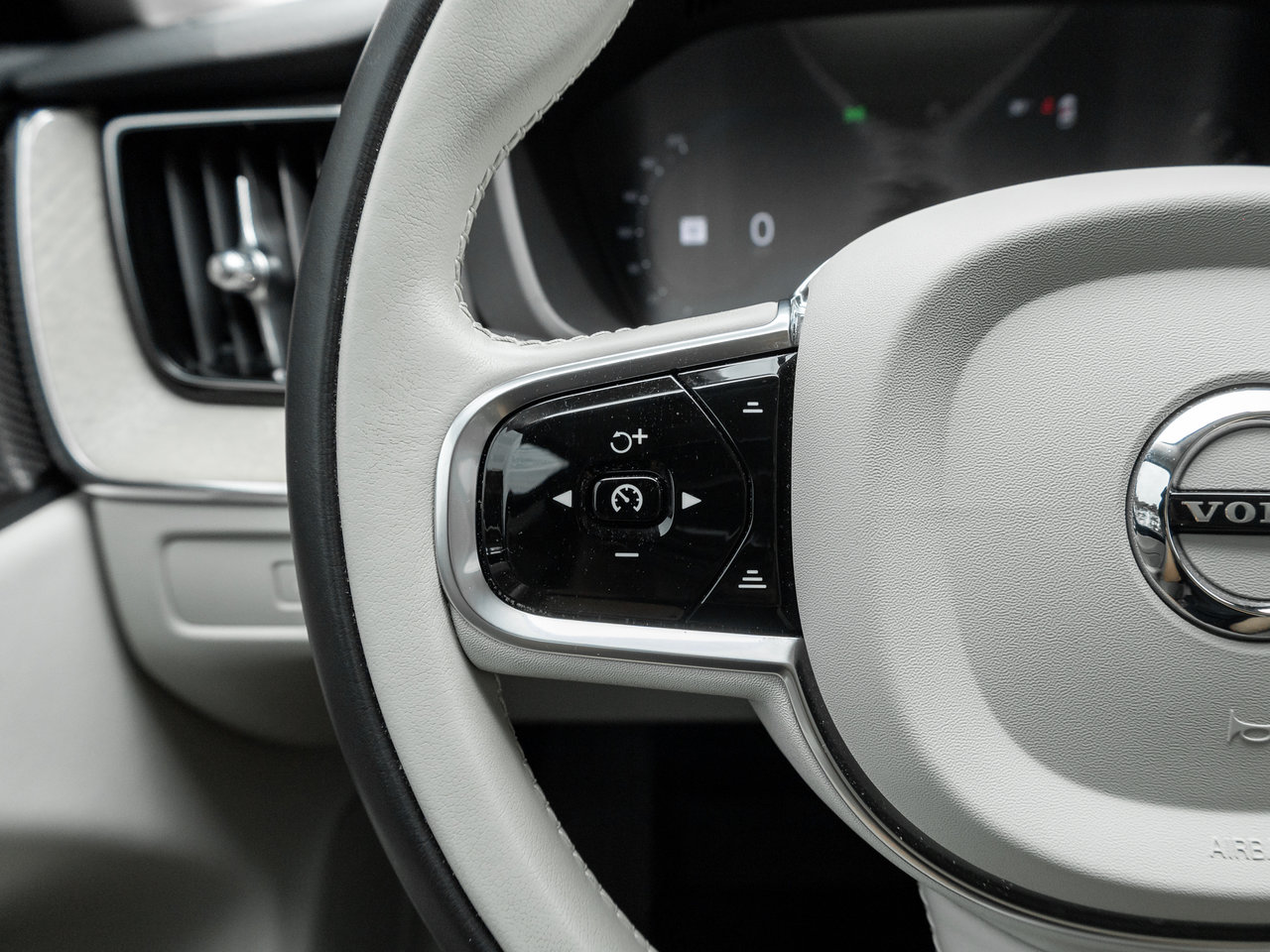 2024 Volvo XC60 B5 AWD PLUS  HARMAN KARDON  OFF LEASE  CPO  LOW KM-10