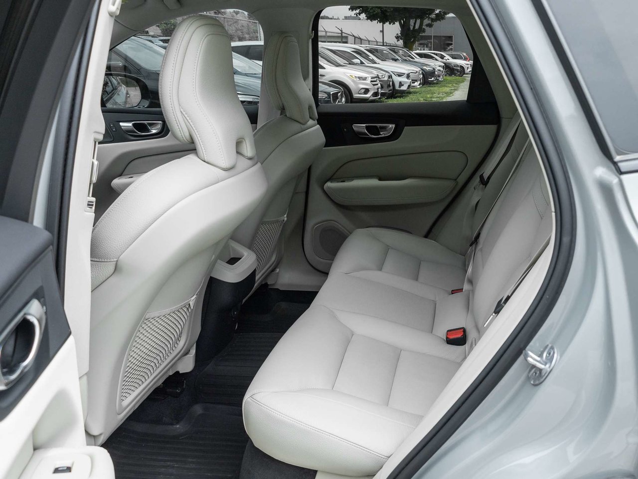 2024 Volvo XC60 Plus Dark Theme-24