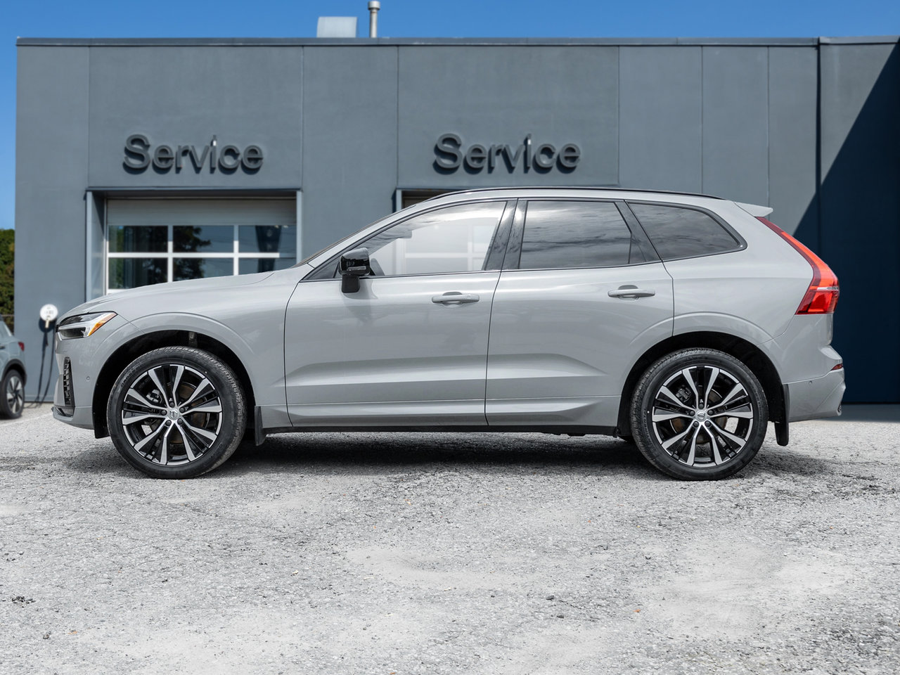 2024 Volvo XC60 B5 AWD PLUS  HARMAN KARDON  OFF LEASE  CPO  LOW KM-2