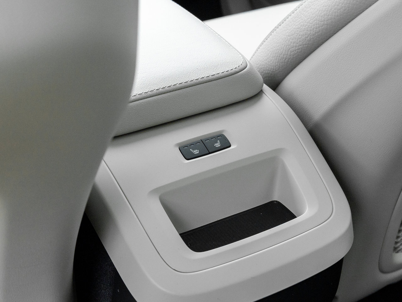 2024 Volvo XC60 B5 AWD PLUS  HARMAN KARDON  OFF LEASE  CPO  LOW KM-25