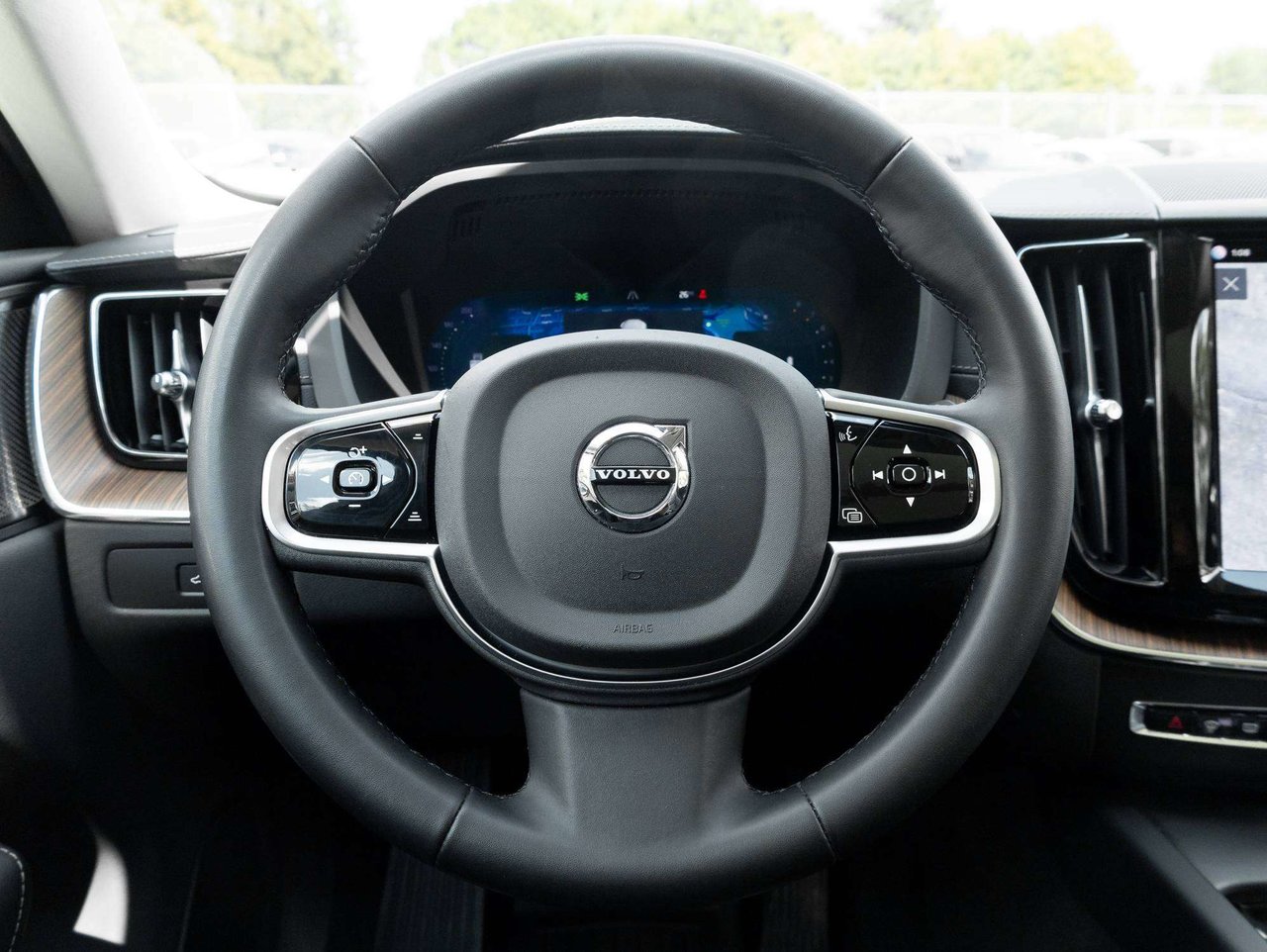 Volvo XC60 ULTIMATE  LOW KM  22 ALLOY WHEELS  RATE fr 2.99%* 2024-7