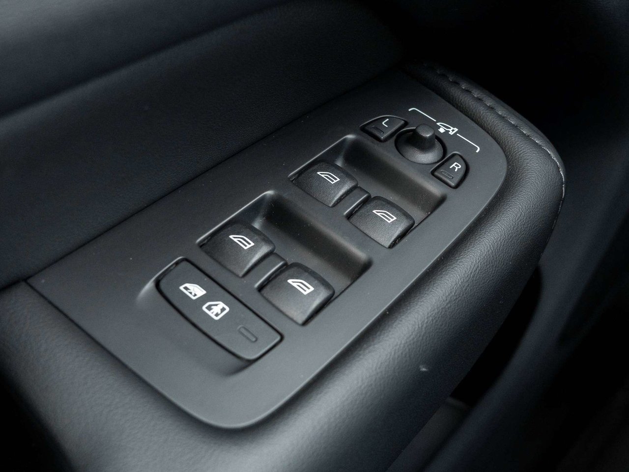 Volvo XC60 PLUS^Off Lease^Low km^Harman Kardon^Rate fr 3.49%* 2024-13