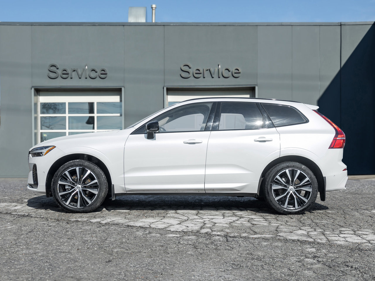 Volvo XC60 B5 AWD PLUS  HARMAN KARDON  20 ALLOY WHEELS  CPO 2025-2