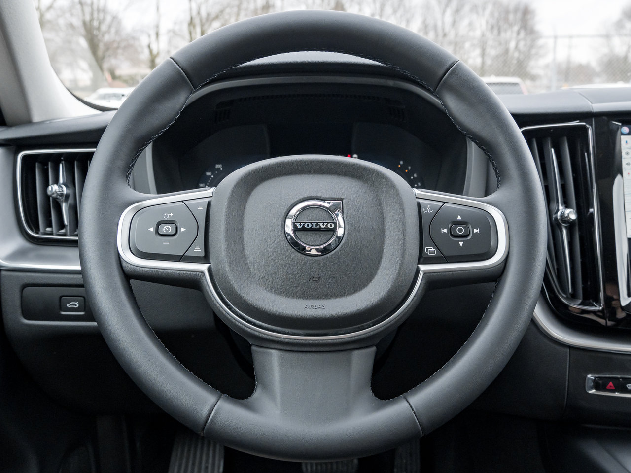 2025 Volvo XC60 B5 AWD Core Dark Theme  VOLVO CPO RATE FROM 3.49%*-7